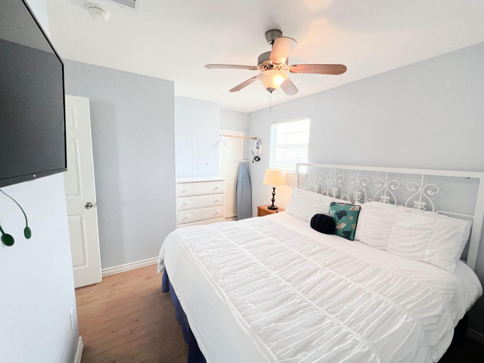 Unobstructed Oceanfront Sea Turtle Unit 2 Beach Pad! Surfside Beach Bagian luar foto