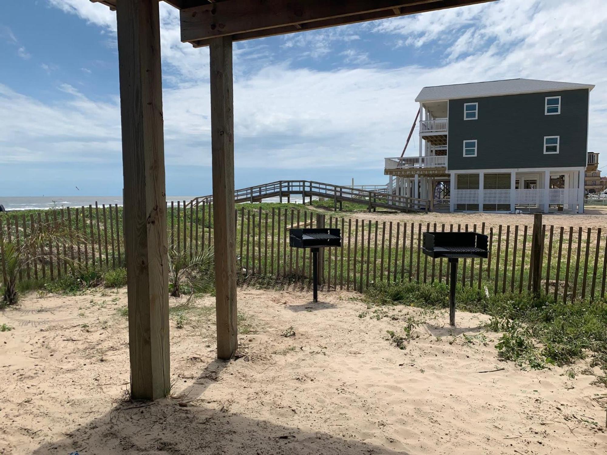 Unobstructed Oceanfront Sea Turtle Unit 2 Beach Pad! Surfside Beach Bagian luar foto